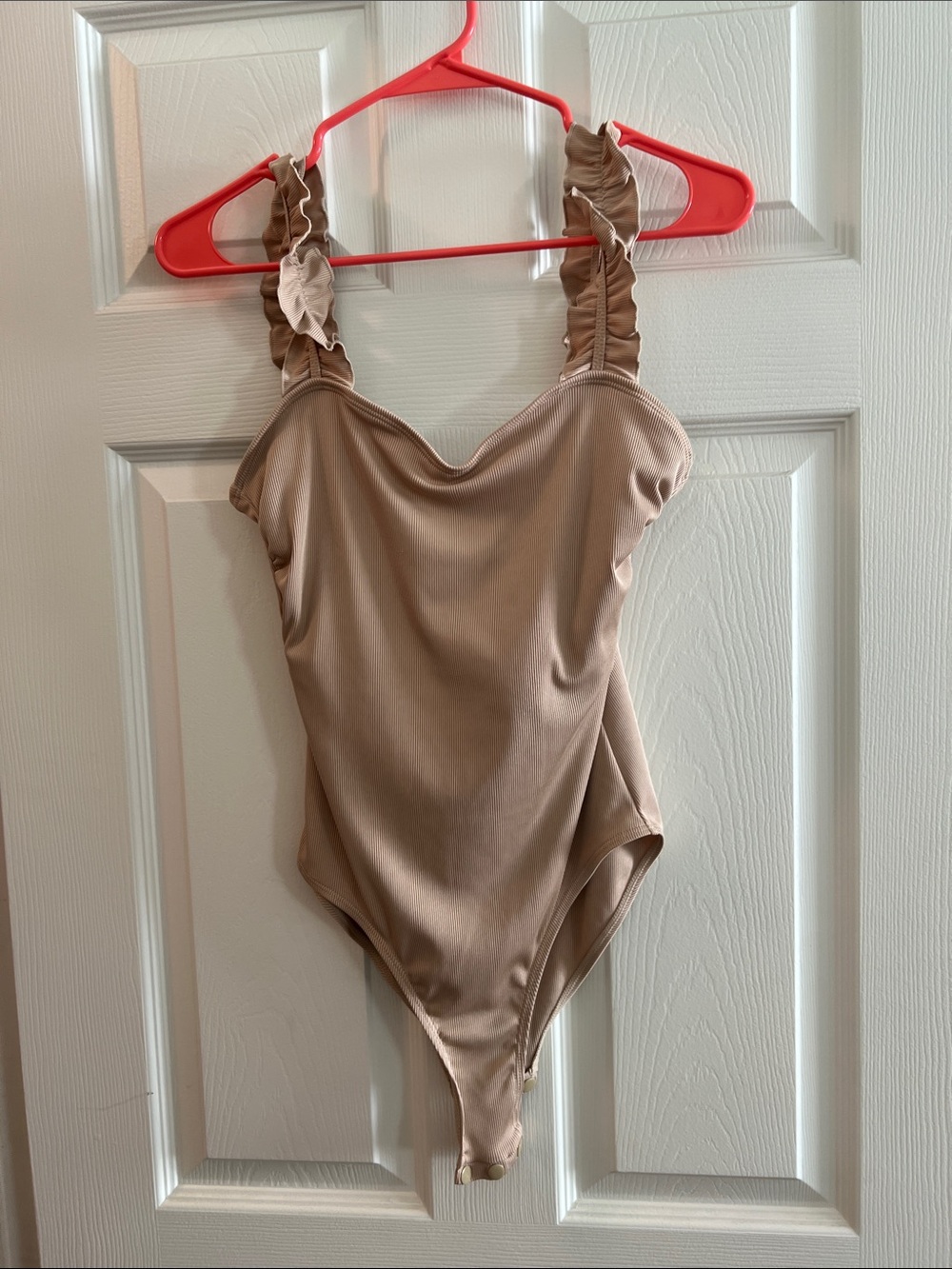 Women’s Ruffled Strap in Taupe